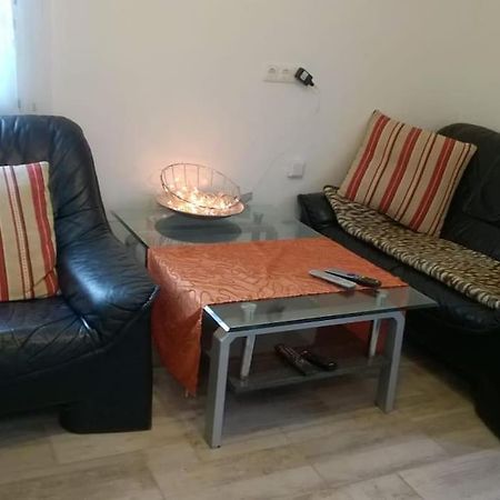 Toll Apartment Mit Privatem Eingang Free Parking Slbst Check-In Netflix 30 Zone Ruhig Duisburg Luaran gambar