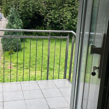 Toll Apartment Mit Privatem Eingang Free Parking Slbst Check-In Netflix 30 Zone Ruhig Duisburg Luaran gambar