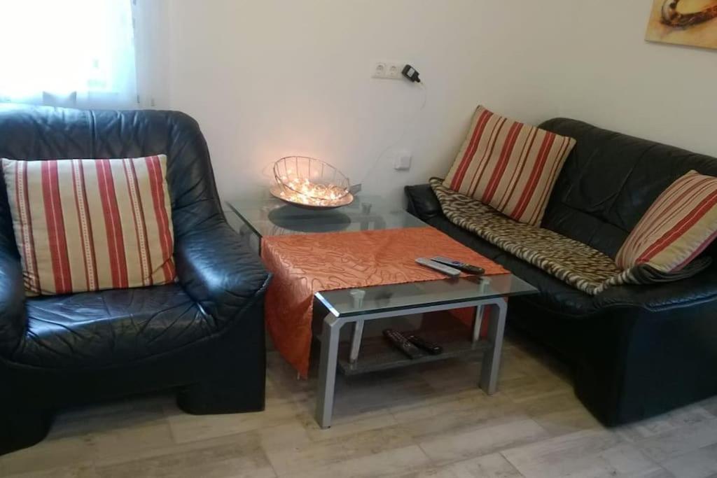 Toll Apartment Mit Privatem Eingang Free Parking Slbst Check-In Netflix 30 Zone Ruhig Duisburg Luaran gambar