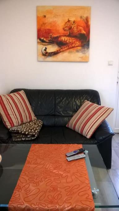Toll Apartment Mit Privatem Eingang Free Parking Slbst Check-In Netflix 30 Zone Ruhig Duisburg Luaran gambar