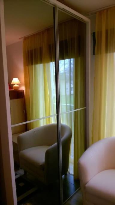 Toll Apartment Mit Privatem Eingang Free Parking Slbst Check-In Netflix 30 Zone Ruhig Duisburg Luaran gambar